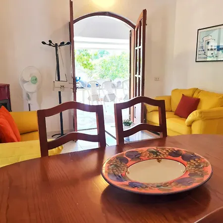 Zellino Apartment