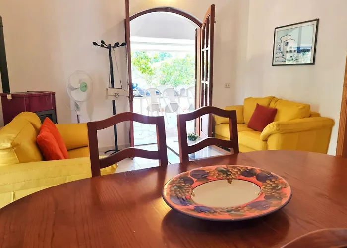 Zellino Apartment